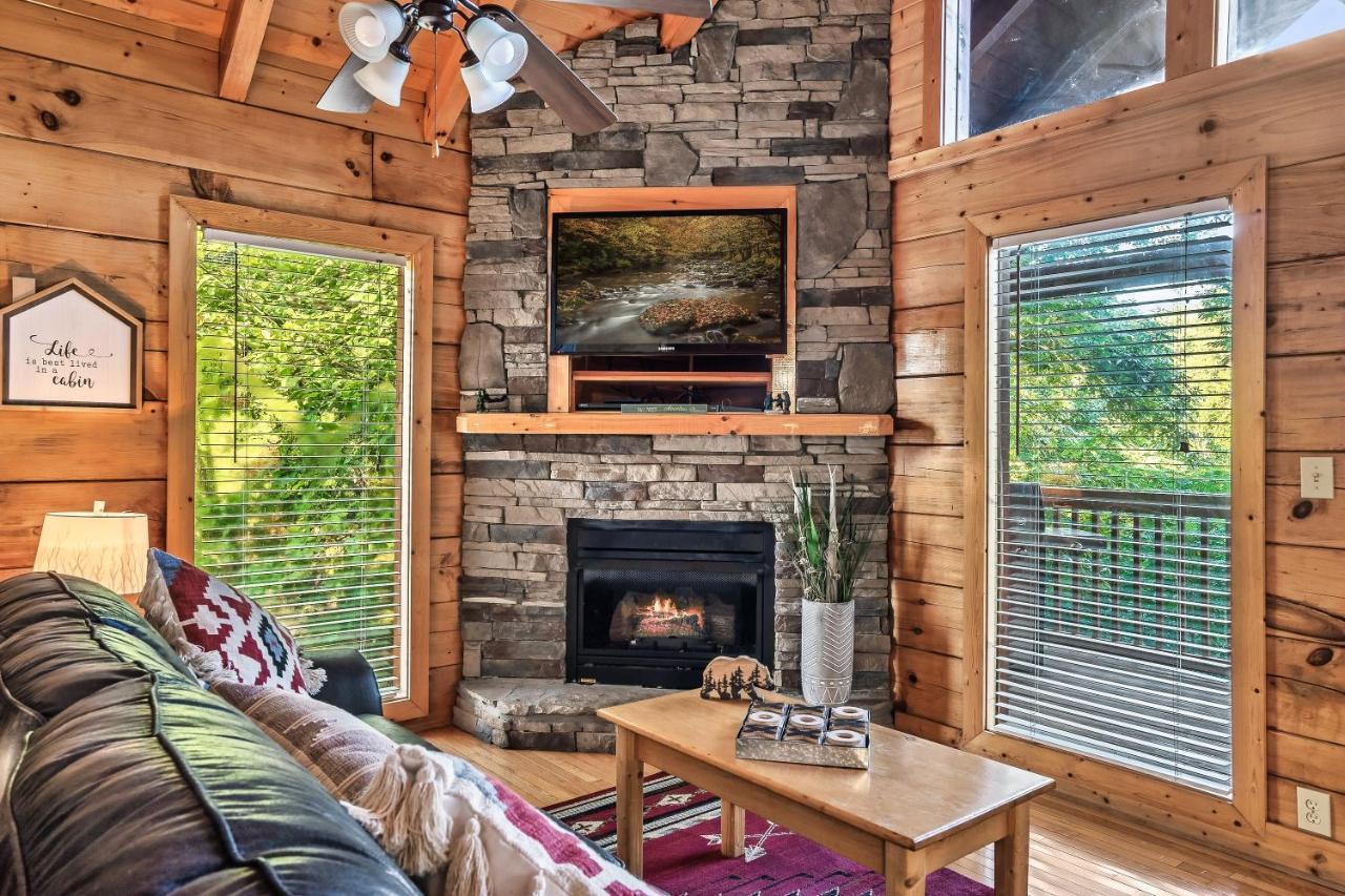 פיג'ן פורג' Cozy Log Cabin!! In Heart Of Pf & Close To The Smokies מראה חיצוני תמונה